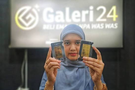 Harga emas di Galeri 24 Distro Pegadaian Pekanbaru turun dari Rp 2.422.000 per gram (foto/riki)